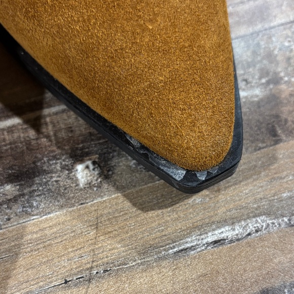 Like New! Marc Fisher Tan Suede Yarita  Ankle Booties SZ 6.5 - Picture 4 of 11